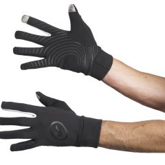 Guantes y calcetines Assos de invierno