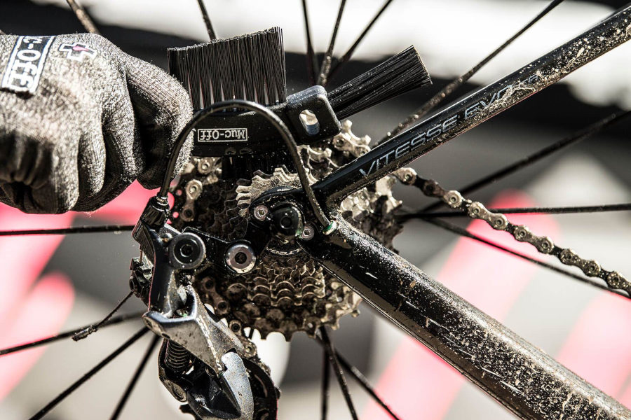 Muc-Off Claw Brush