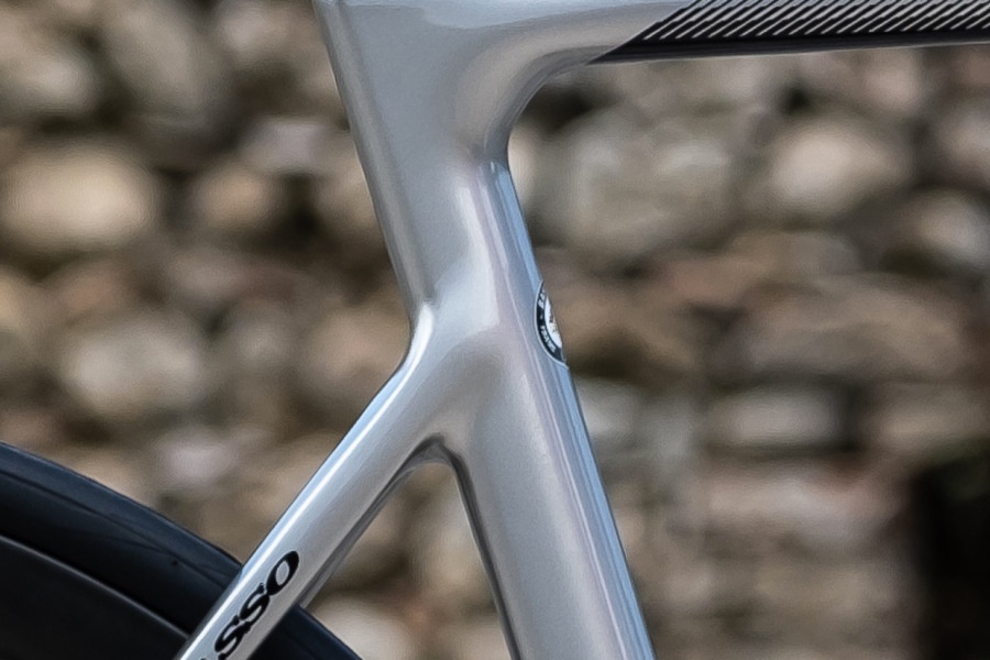 Basso Astra road