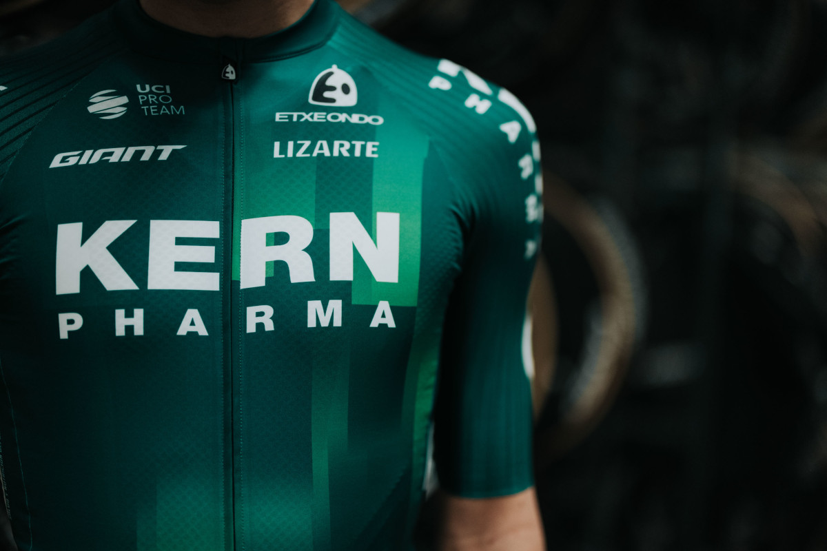Equipo Kern Pharma 2022 Etxeondo