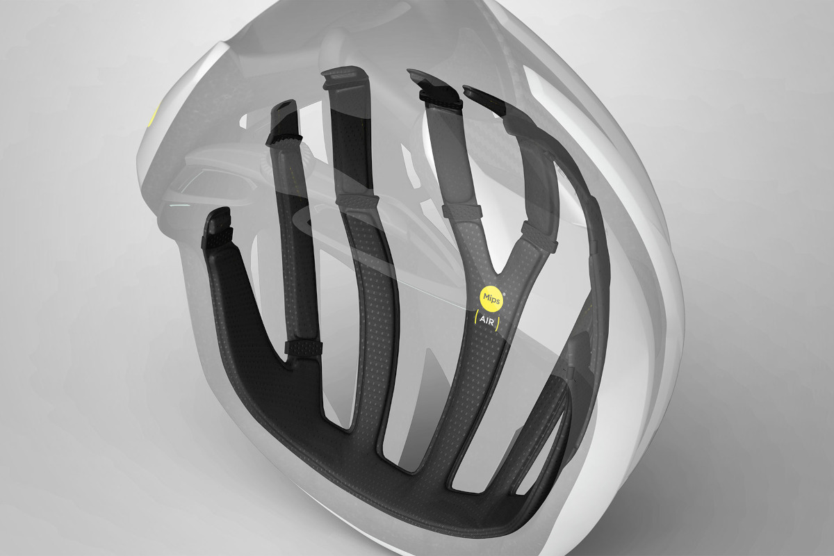 Met Trenta 3K Carbon Mips Air system