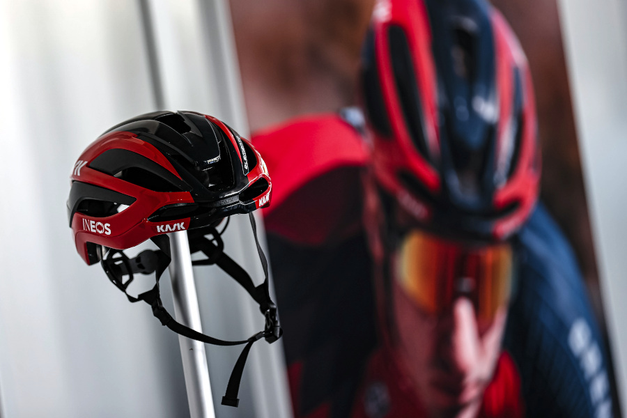Kask Elemento INEOS