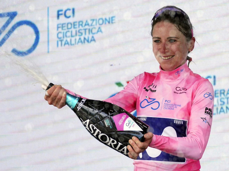 Van Vleuten maglia rosa