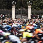 ¿Cuánto varían las posiciones en una competición profesional de ciclismo?