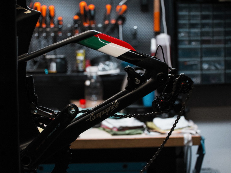 Bike-room UAE Team Emirates Campagnolo