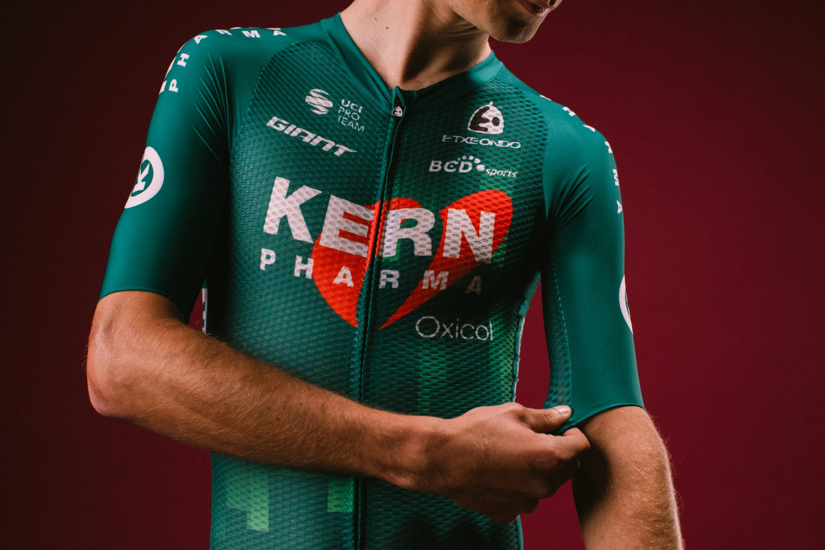 Equipo Kern Pharma Oxicol maillot