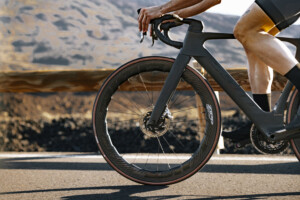 Hutchinson Blackbird tire
