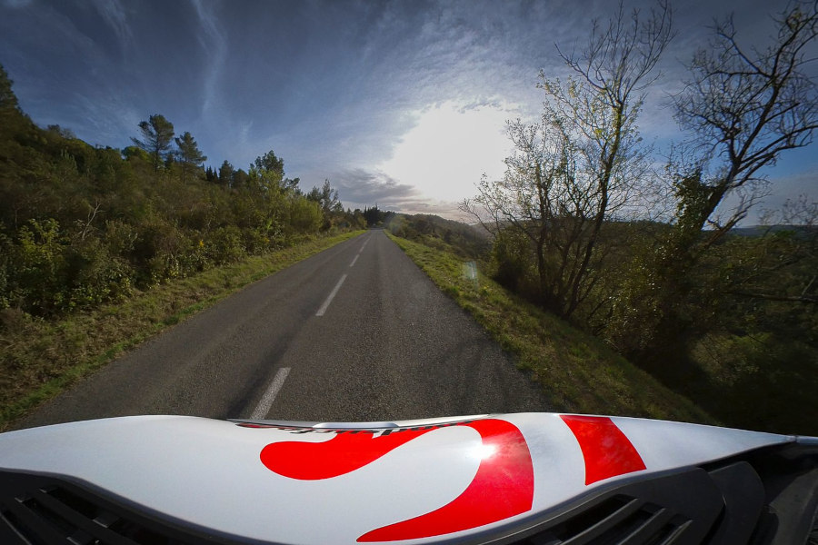 Camper Roadsurfer carretera
