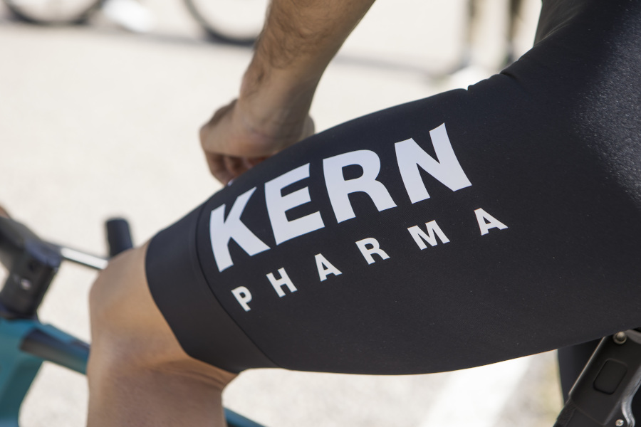 Equipo Kern Pharma 2025 culote