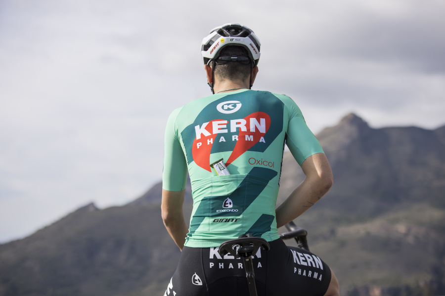 Equipo Kern Pharma 2025 jersey