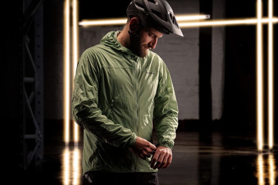 Gorewear Fernflow Hooded Windbreaker