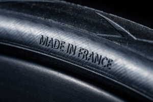 Hutchinson Blackbird Race tire