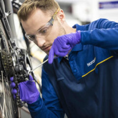 Cómo poner a punto tu bicicleta eléctrica en 10 pasos
