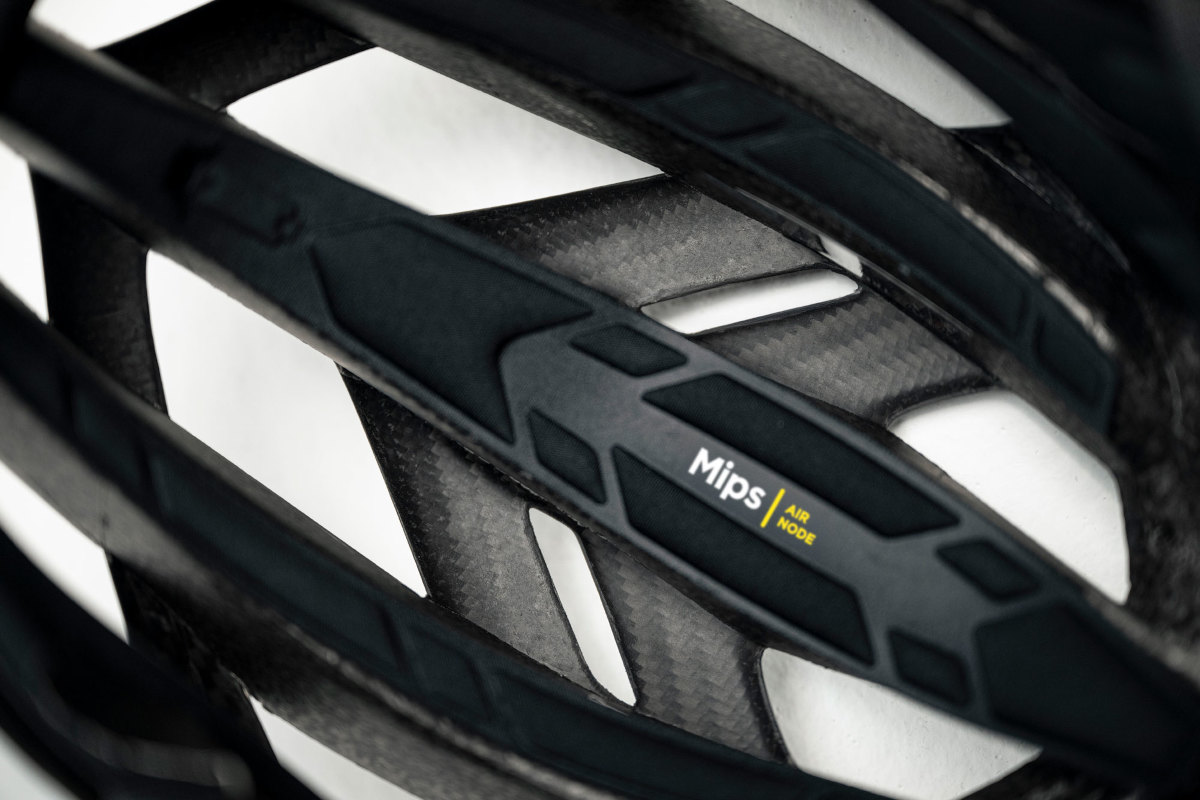 Met Trenta 3K Carbon Mips Air 2025