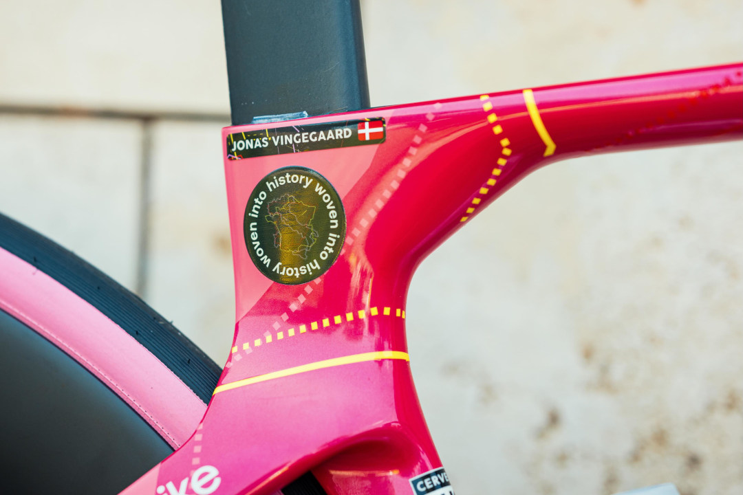 Vingegaard Giro Woven into History