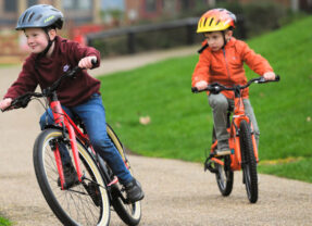 Casco de bicicleta para niños Lazer J1 KinetiCore