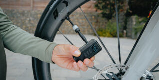 Bomba de aire eléctrica Schwalbe E-Micro Pump